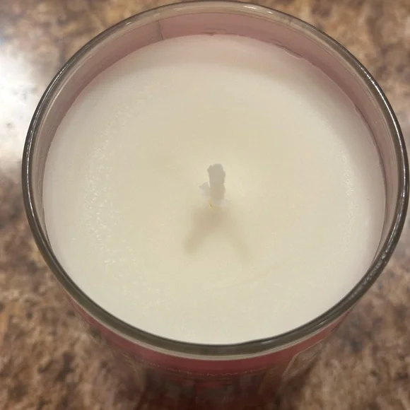 Bath & Body Works The Perfect Christmas Candle - Festive Red - Picture 2 of 3